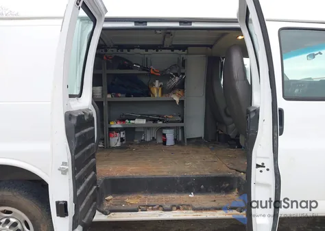 2015 Chevrolet Express 2500 Work Van z USA, uszkodzony, nr VIN 1GCWGFCF4F1228191